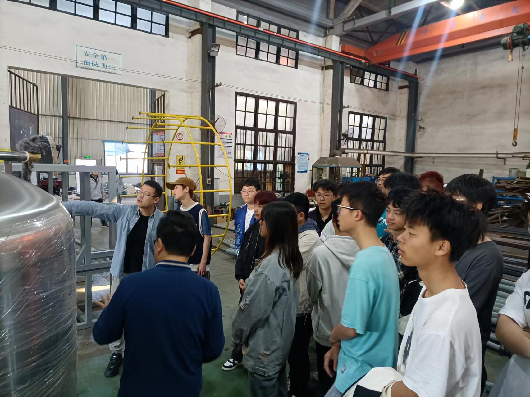 湖南工程学院近200名学生来冠亚（中国）认知实习